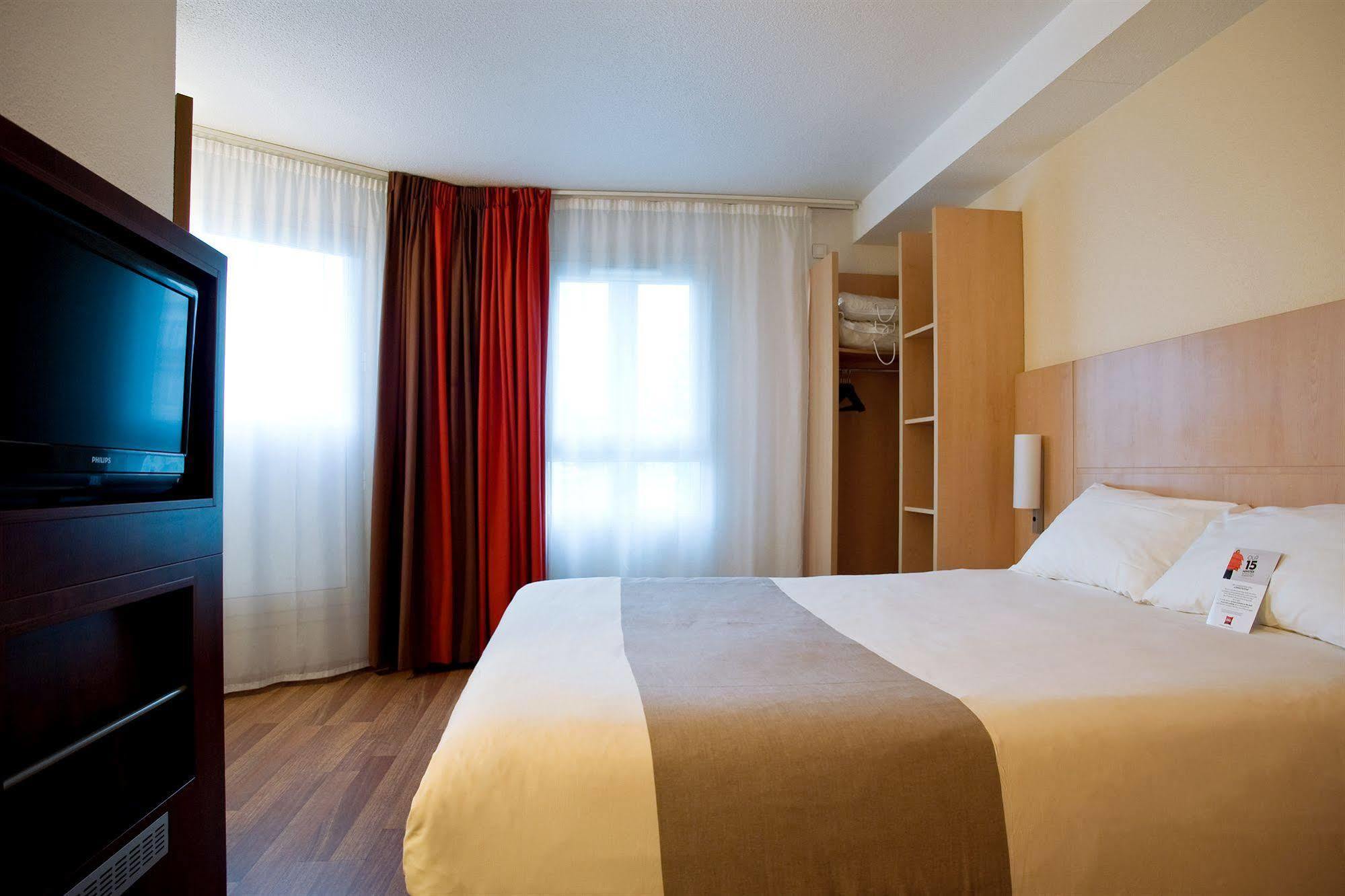 Ibis Styles Paris Poissy Hotel Eksteriør billede